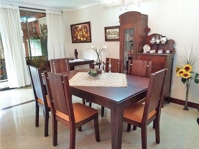 Casa de 4 alcobas en venta en La Visitación, Medellín, 352 m² · foto 8 de 24