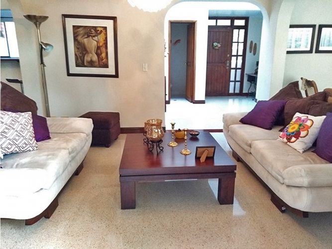 Casa de 4 alcobas en venta en La Visitación, Medellín, 352 m² · foto 10 de 24