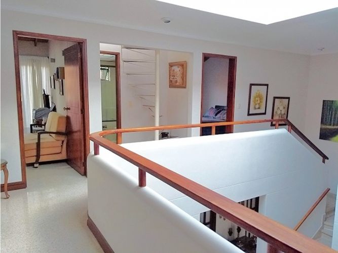 Casa de 4 alcobas en venta en La Visitación, Medellín, 352 m² · foto 11 de 24