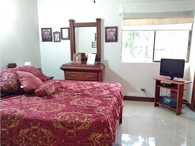 Casa de 4 alcobas en venta en La Visitación, Medellín, 352 m² · foto 17 de 24