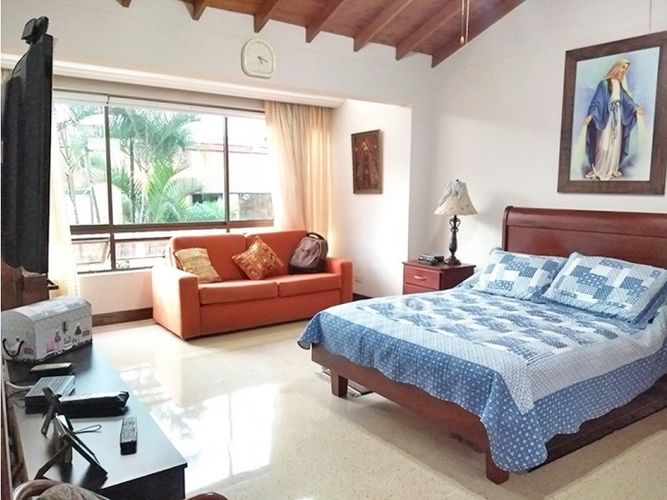 Casa de 4 alcobas en venta en La Visitación, Medellín, 352 m² · foto 19 de 24