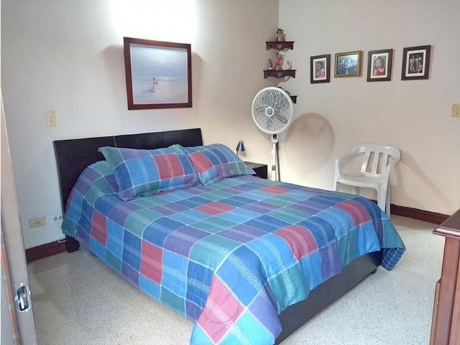 Casa de 4 alcobas en venta en La Visitación, Medellín, 352 m² · foto 21 de 24