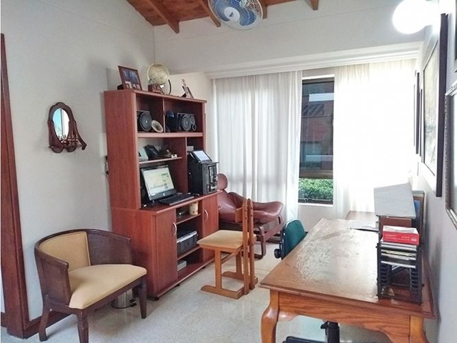 Casa de 4 alcobas en venta en La Visitación, Medellín, 352 m² · foto 23 de 24