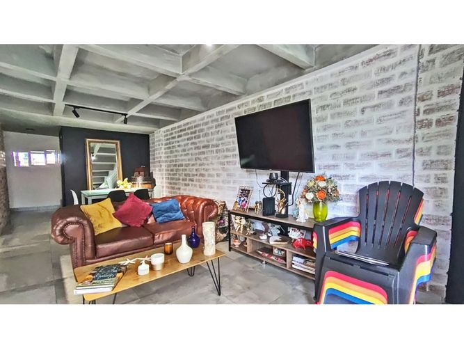 Casa de 3 alcobas en venta en Castropol, Medellín, 145 m² · foto 2 de 21