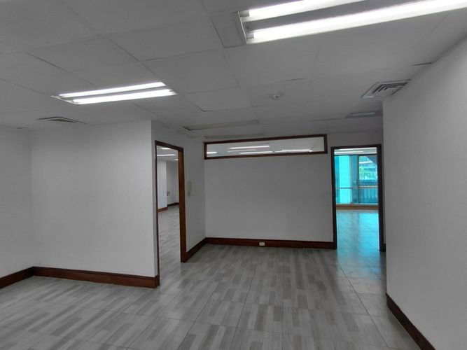 Oficina en arriendo en La Aguacatala, Medellín, 105 m² · foto 6 de 18