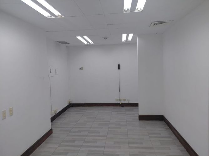 Oficina en arriendo en La Aguacatala, Medellín, 105 m² · foto 13 de 18