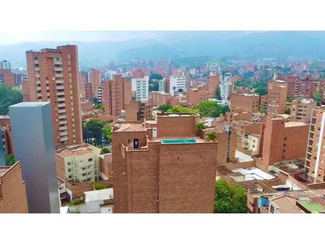 Apartamento de 4 alcobas en venta en Laureles, Medellín, 450 m² · foto 2 de 14