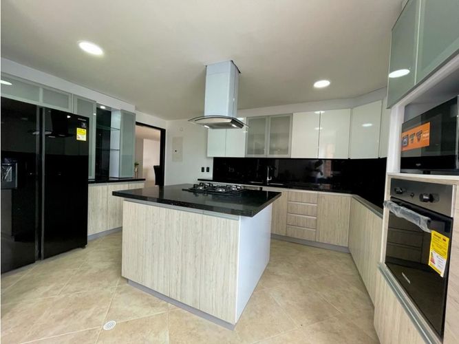 Apartamento de 4 alcobas en venta en Laureles, Medellín, 450 m² · foto 6 de 14