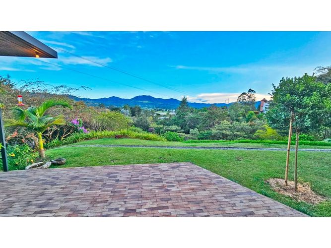Casa de 3 alcobas en venta en Guamito, La Ceja, 372 m² · foto 2 de 24