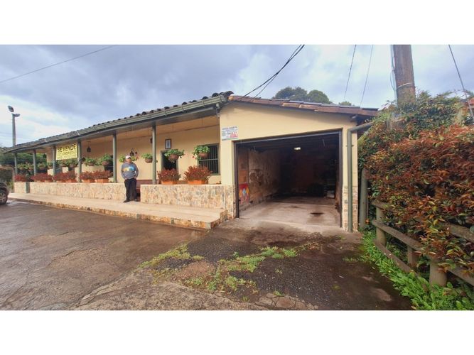 Casa de 5 alcobas en venta en Las Garzonas, El Carmen de Viboral, 207 m² · foto 4 de 11