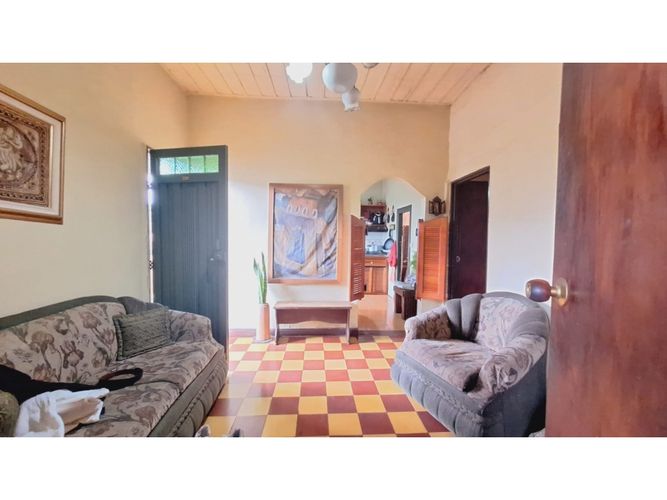 Casa de 5 alcobas en venta en Las Garzonas, El Carmen de Viboral, 207 m² · foto 9 de 11