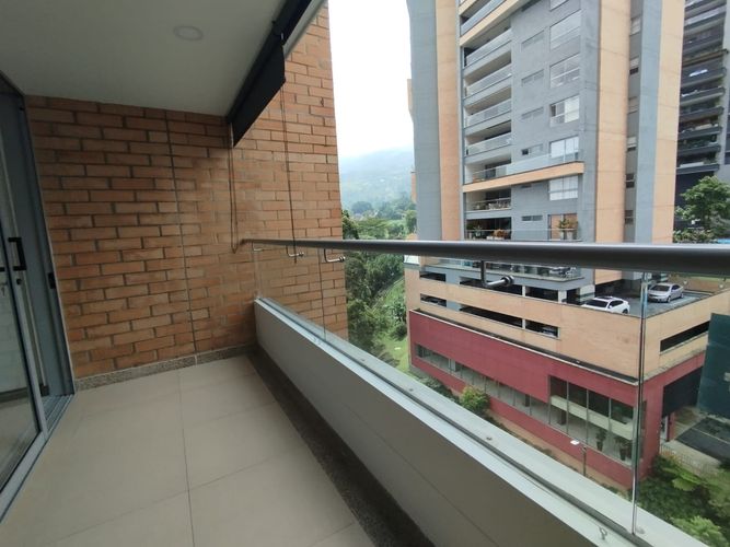 Apartamento de 3 alcobas en arriendo en Loma Del Escobero, Envigado, 122 m² · foto 3 de 19