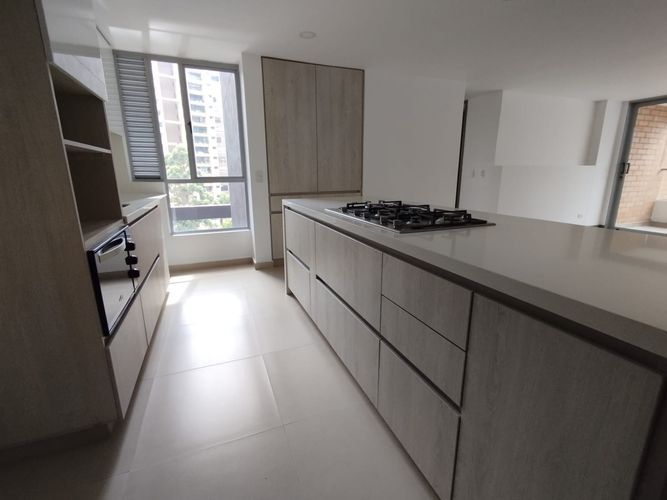 Apartamento de 3 alcobas en arriendo en Loma Del Escobero, Envigado, 122 m² · foto 6 de 19