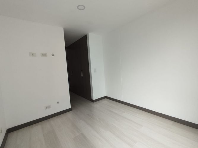 Apartamento de 3 alcobas en arriendo en Loma Del Escobero, Envigado, 122 m² · foto 11 de 19