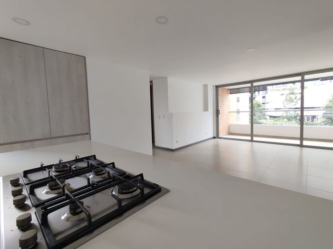 Apartamento de 3 alcobas en arriendo en Loma Del Escobero, Envigado, 122 m² · foto 17 de 19