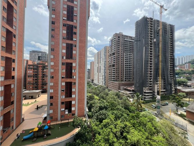 Apartamento de 2 alcobas en arriendo en Ciudad Del Río, Medellín, 95 m² · foto 3 de 16
