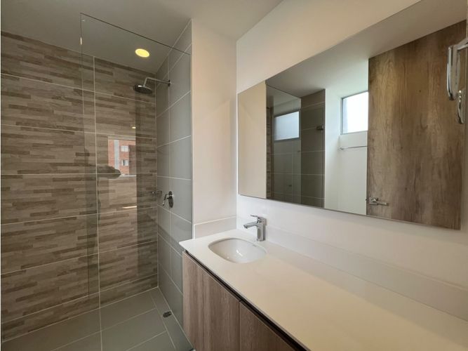 Apartamento de 2 alcobas en arriendo en Ciudad Del Río, Medellín, 95 m² · foto 6 de 16
