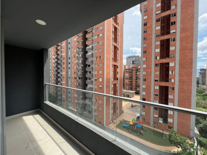 Apartamento de 2 alcobas en arriendo en Ciudad Del Río, Medellín, 95 m² · foto 13 de 16