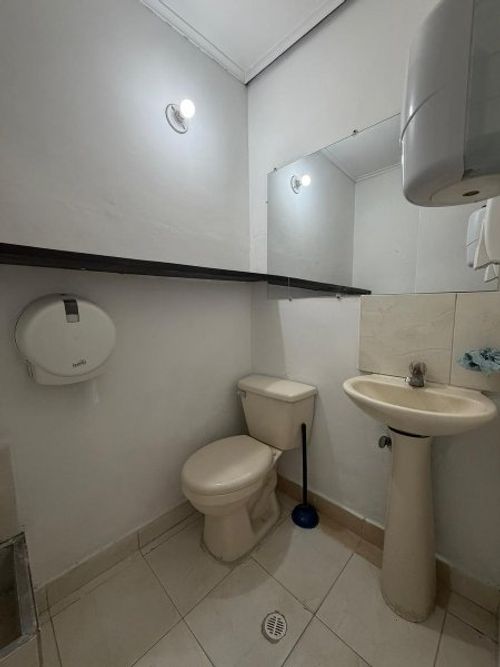 Oficina en arriendo en Suramericana, Medellín, 60 m² · foto 7 de 8