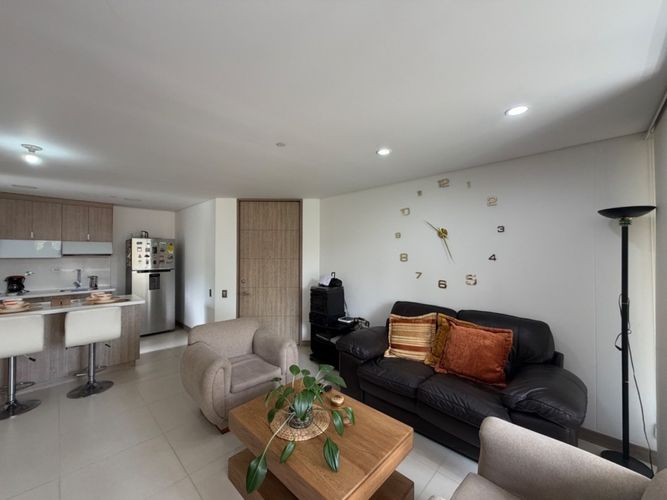 Apartamento de 2 alcobas en arriendo en Loma Del Esmeraldal, Envigado, 84 m² · foto 4 de 14