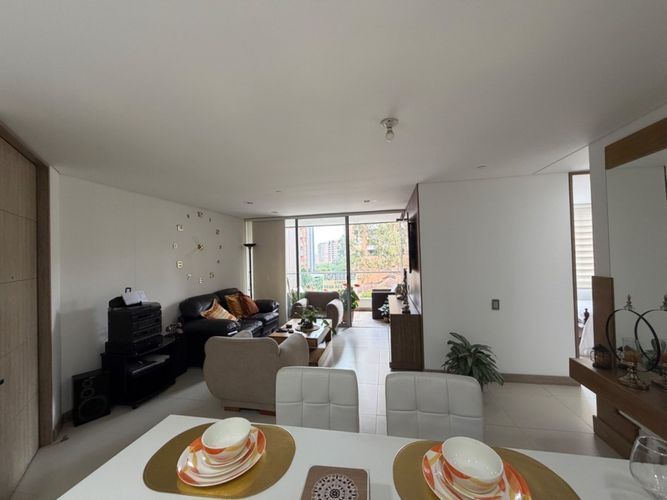Apartamento de 2 alcobas en arriendo en Loma Del Esmeraldal, Envigado, 84 m² · foto 3 de 14