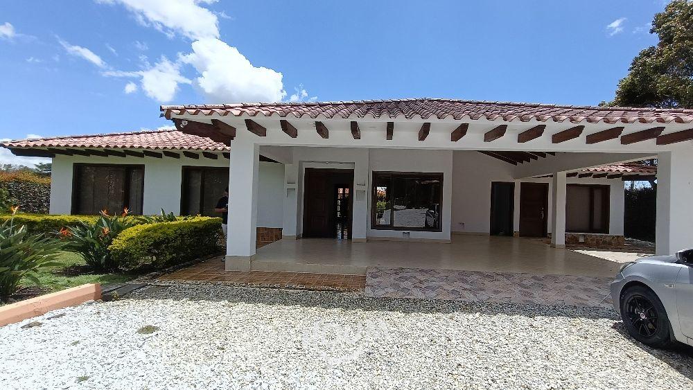4BR House in Cabeceras de llanogrande (400 m²)