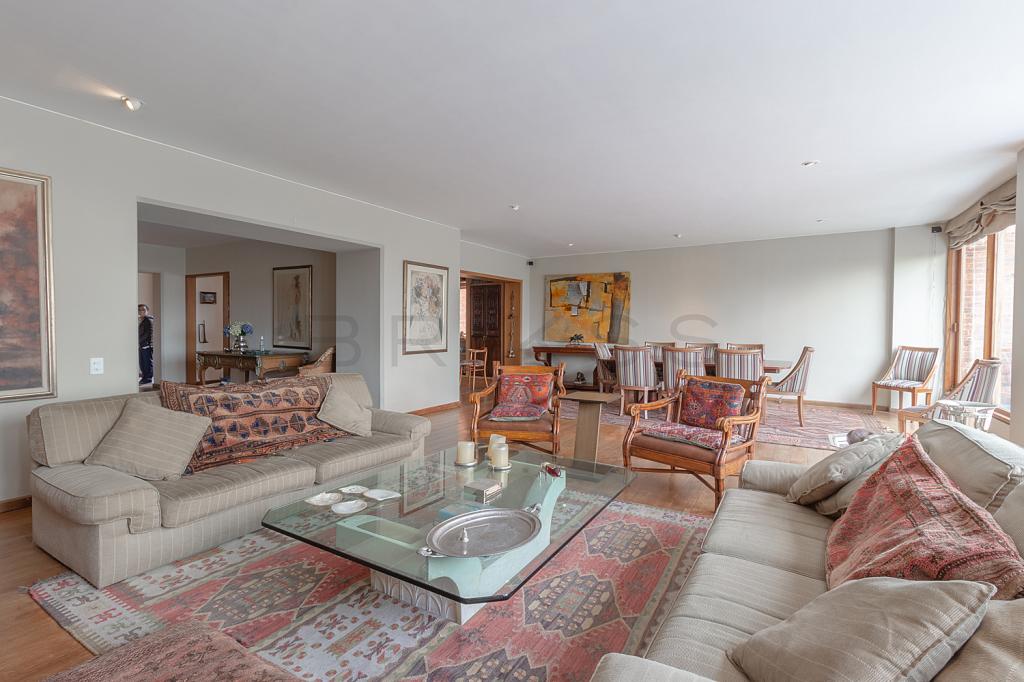 Apartamento en venta en Los Rosales, Bogotá · foto 2 de 23