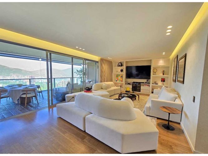 Apartamento de 3 alcobas en venta en Los Balsos, Medellín, 311 m² · foto 2 de 24