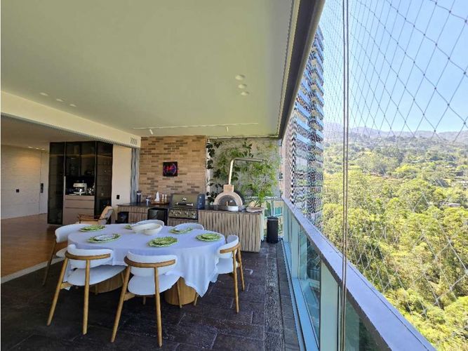 Apartamento de 3 alcobas en venta en Los Balsos, Medellín, 311 m² · foto 8 de 24