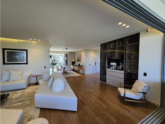 Apartamento de 3 alcobas en venta en Los Balsos, Medellín, 311 m² · foto 11 de 24