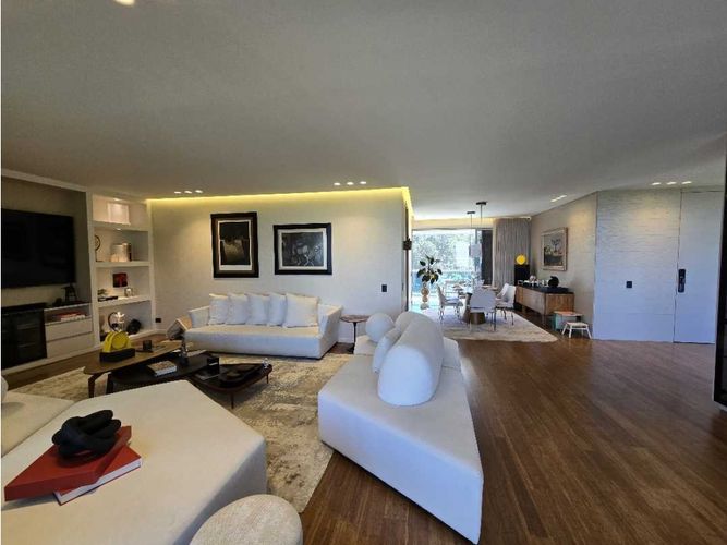 Apartamento de 3 alcobas en venta en Los Balsos, Medellín, 311 m² · foto 12 de 24