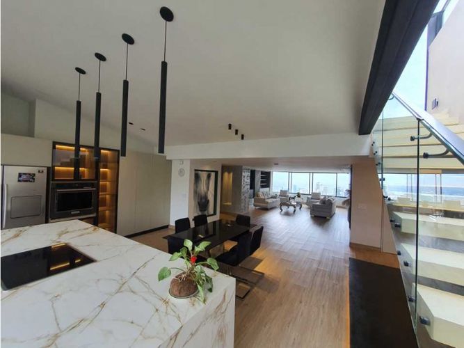 Apartamento de 3 alcobas en venta en San Lucas, Medellín, 320 m² · foto 2 de 24