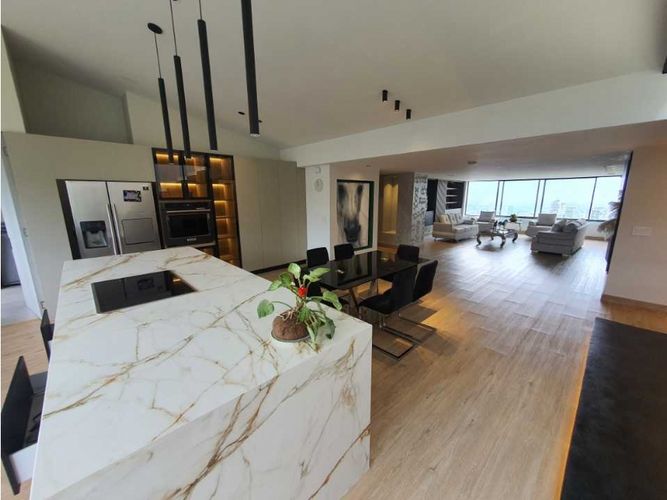 Apartamento de 3 alcobas en venta en San Lucas, Medellín, 320 m² · foto 3 de 24