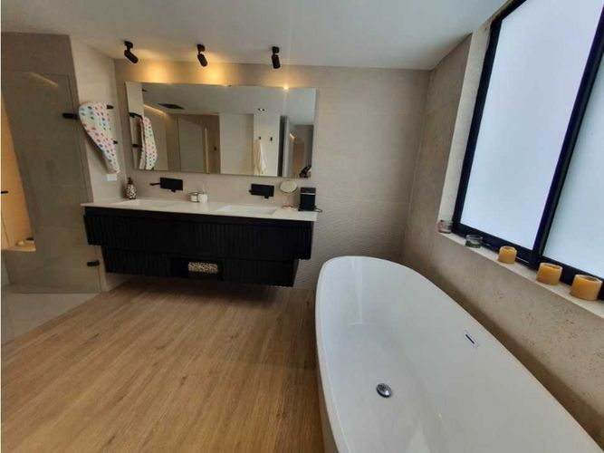 Apartamento de 3 alcobas en venta en San Lucas, Medellín, 320 m² · foto 18 de 24