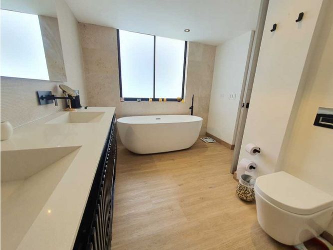 Apartamento de 3 alcobas en venta en San Lucas, Medellín, 320 m² · foto 19 de 24