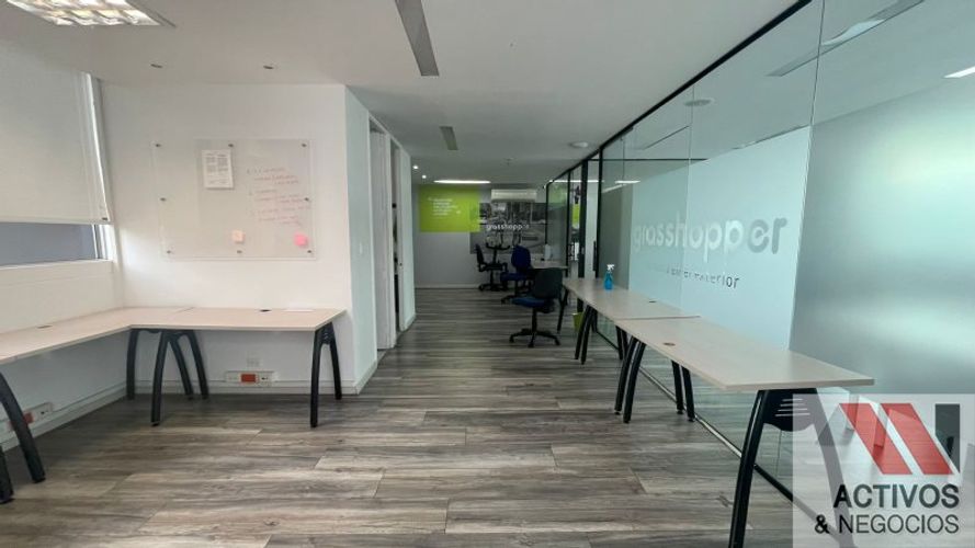 Oficina en venta en Los Balsos, Medellín, 97 m² · foto 2 de 14