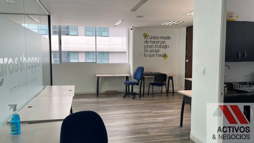 Oficina en venta en Los Balsos, Medellín, 97 m² · foto 9 de 14