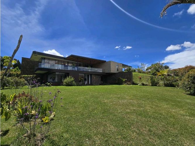 Casa de 3 alcobas en venta en Vía Las Palmas, Envigado, 450 m² · foto 2 de 24