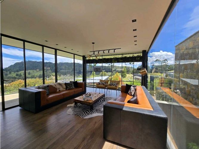Casa de 3 alcobas en venta en Vía Las Palmas, Envigado, 450 m² · foto 3 de 24