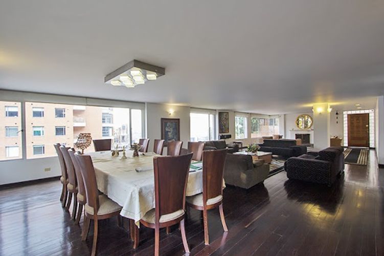 Casa de 4 alcobas en venta en El Refugio, Bogotá, 525 m² · foto 3 de 20