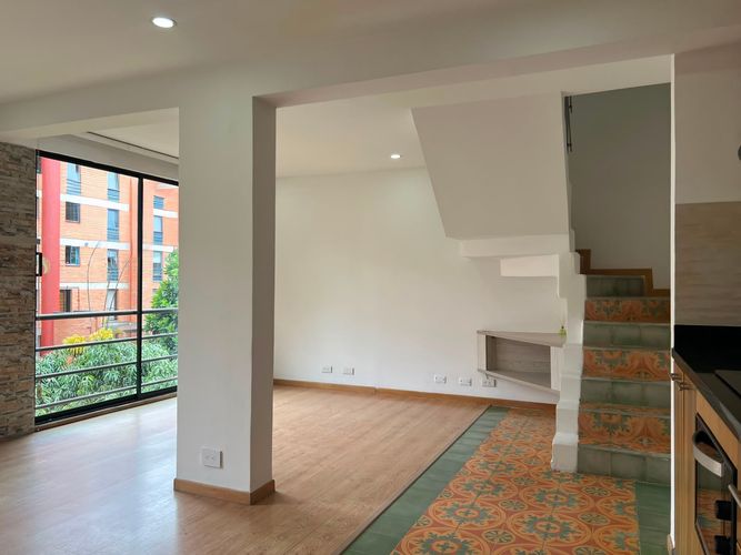 Apartamento de 2 alcobas en arriendo en Loma Del Escobero, Envigado, 66 m² · foto 3 de 15