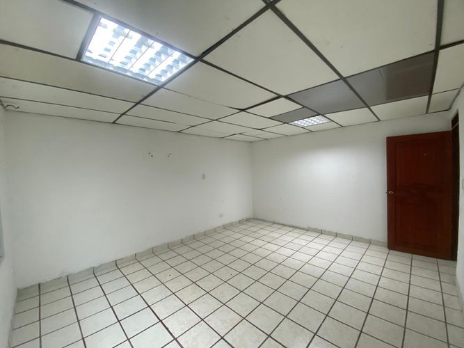 Casa de 13 alcobas en arriendo en Santa Monica, Dosquebradas, 311 m² · foto 9 de 15