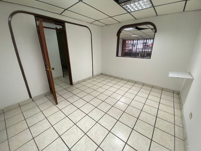 Casa de 13 alcobas en arriendo en Santa Monica, Dosquebradas, 311 m² · foto 14 de 15