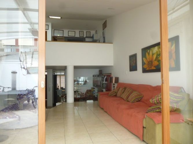 Casa de 4 alcobas en venta en San Nicolas, Bogotá, 420 m² · foto 2 de 24