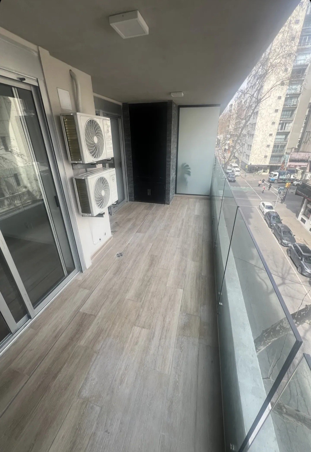 Estrena Lujo Urbano: Exclusivo Apartamento de 1 Dormitorio con Terraza Privada y Parrillero, Cocina Equipada y Amenities Premium en 18 de Julio esq. Requena.