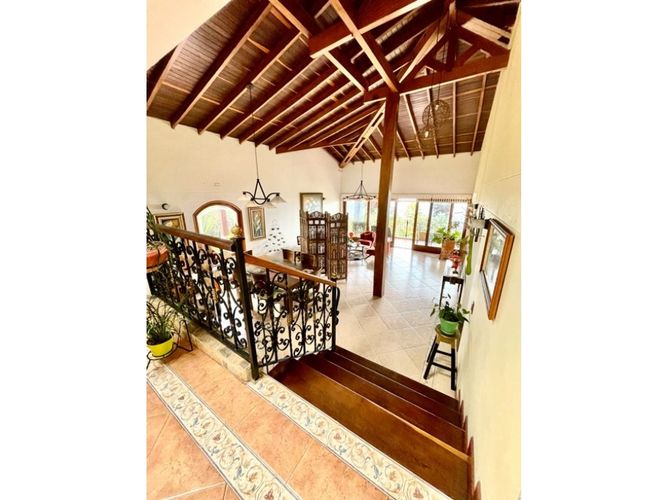 Casa de 4 alcobas en venta en Loma Del Escobero, Envigado, 525 m² · foto 11 de 24