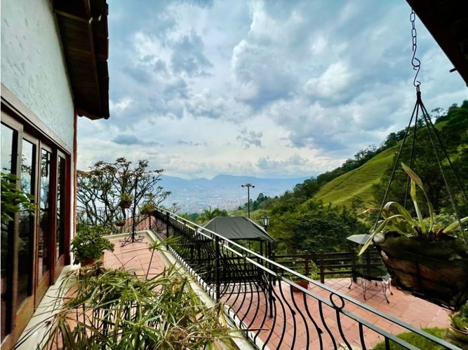 Casa de 4 alcobas en venta en Loma Del Escobero, Envigado, 525 m² · foto 23 de 24