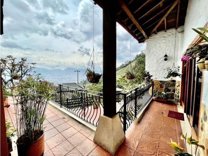 Casa de 4 alcobas en venta en Loma Del Escobero, Envigado, 525 m² · foto 24 de 24