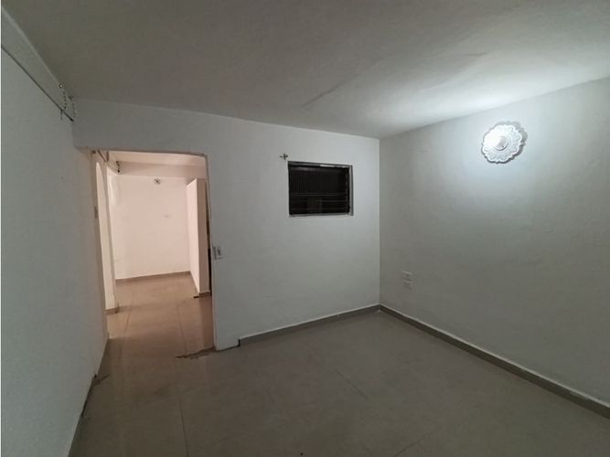 Local en arriendo en Manrique Central, Medellín, 80 m² · foto 2 de 12