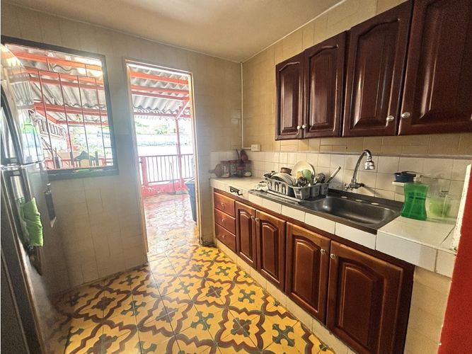 Casa de 5 alcobas en venta en Rodeo Alto, Medellín, 144 m² · foto 2 de 16
